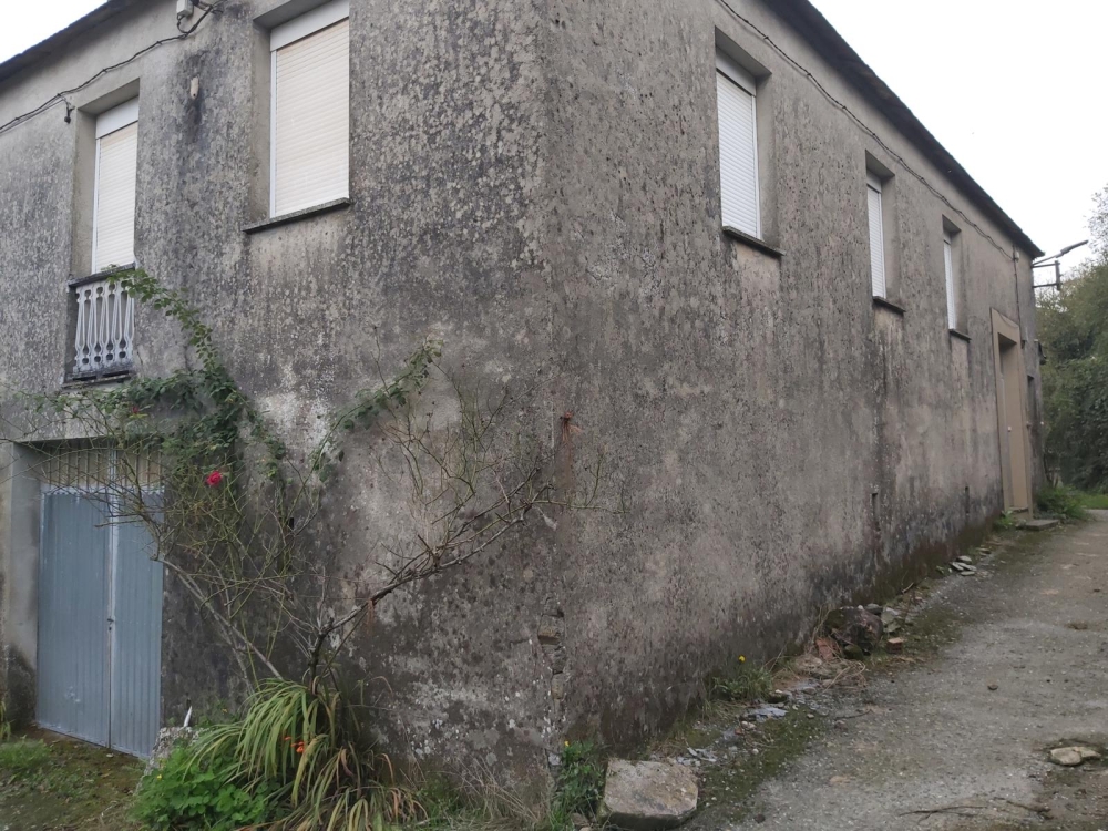 CASA CERCA DE OURAL