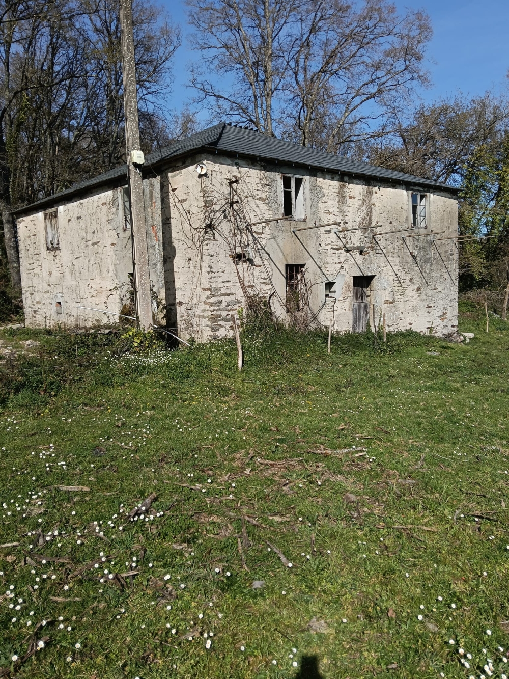 CASA CON TERRENO PARA REFORMAR CON CUBIERTA NUEVA