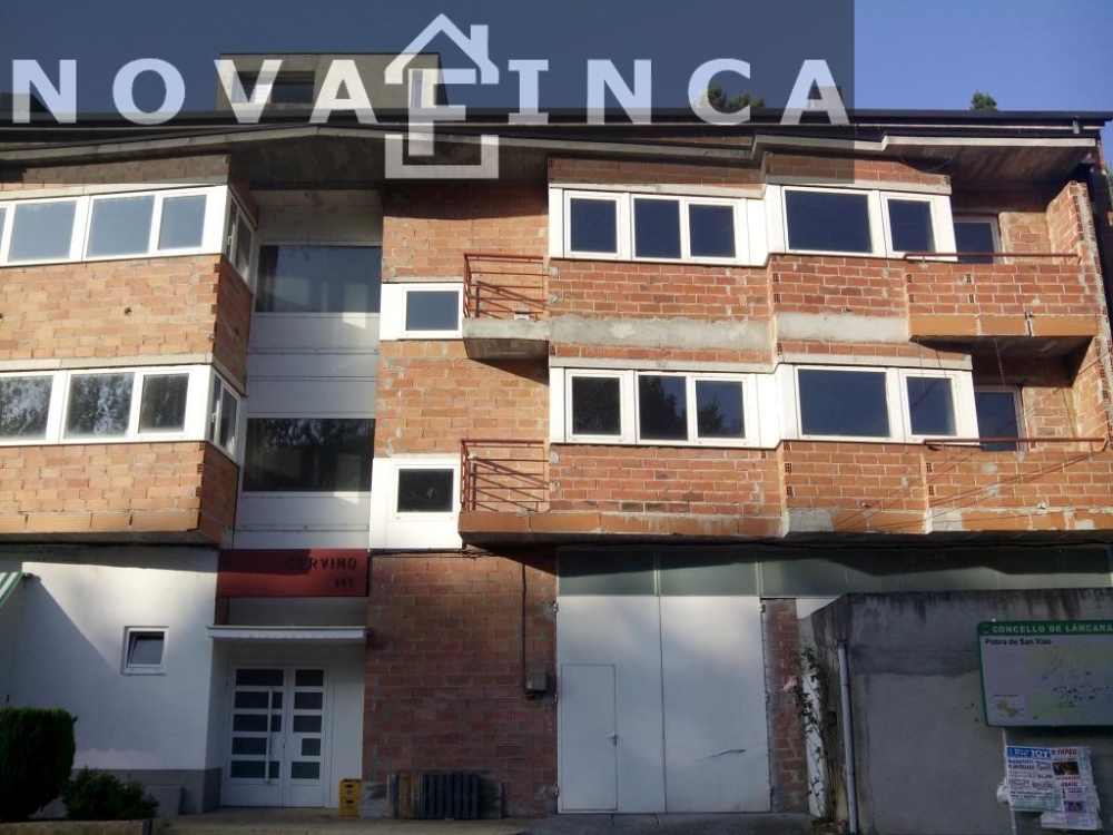 Edificio en construcción en Puebla de San Julián. 
