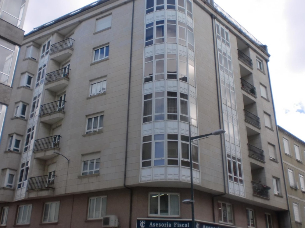 PISO de 4 HABITACIONES MUY CÉNTRICO