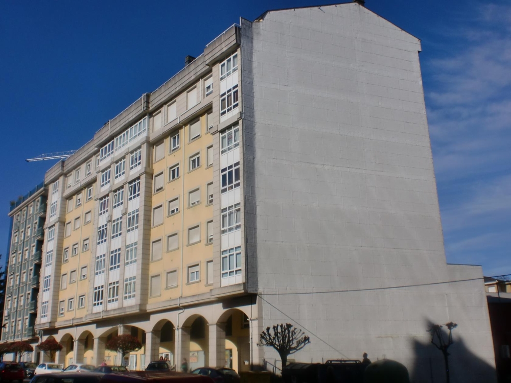Bajos comerciales  en Avenida Becerreá.
