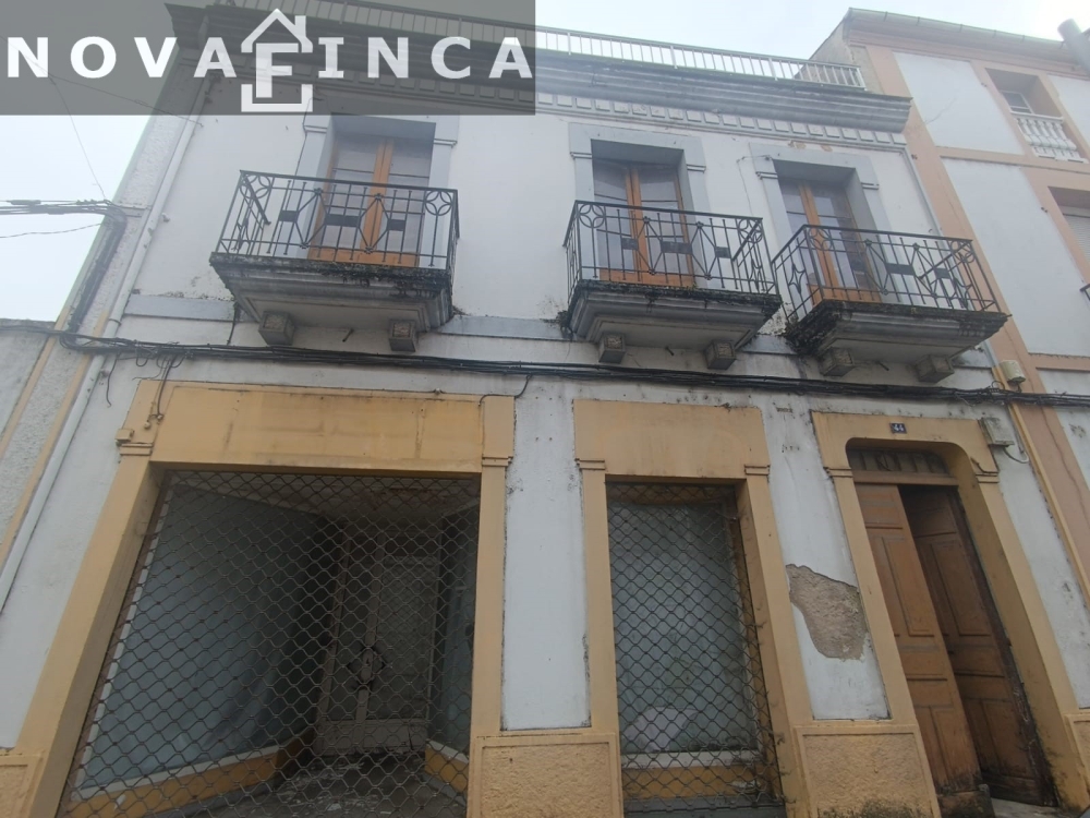 CASA  EN CASCO URBANO EN SARRIA