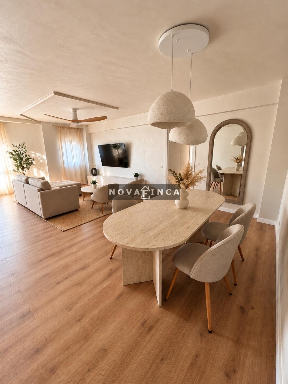 Vivienda de diseño y completamente renovada  en Sarria.