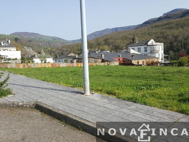 Venta Fincas edificables en Triacastela